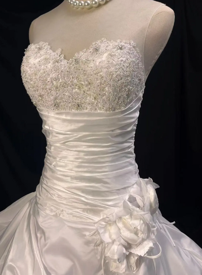 Retro Strapless A-Line Long Weddng Dresses Lace Appliuqes White Bridal Gowns Satin Sleeveless Bridal Dresses ED05566