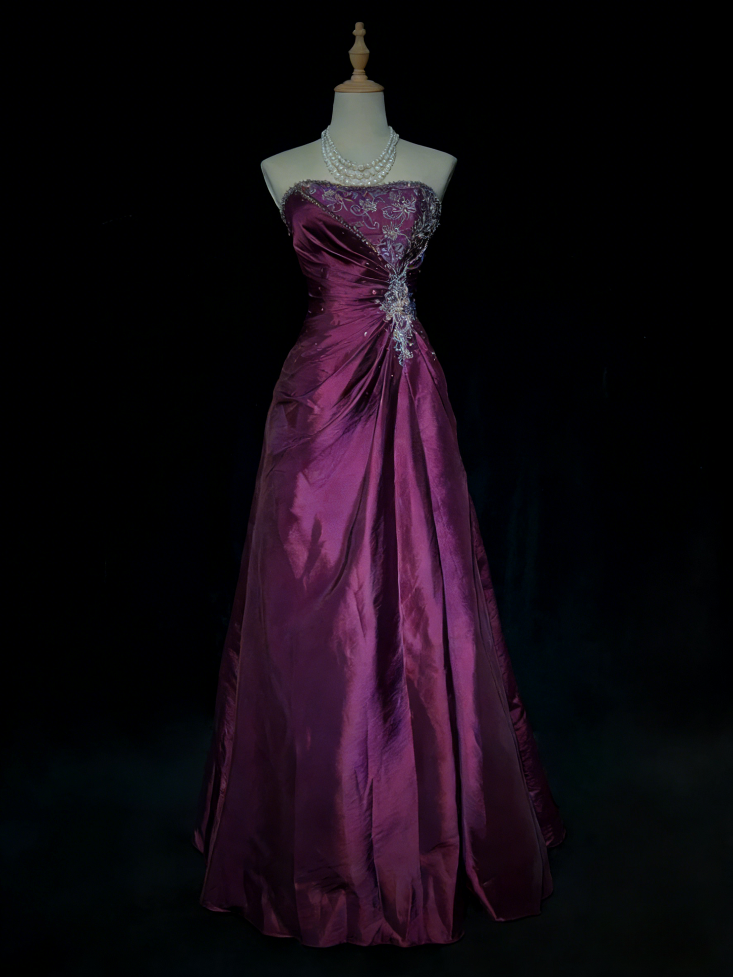 Chic  Strapless Sheath Long  Prom Dresses Applique Satin Purple Evening Gowns Sleeveless Formal Dresses ED05578