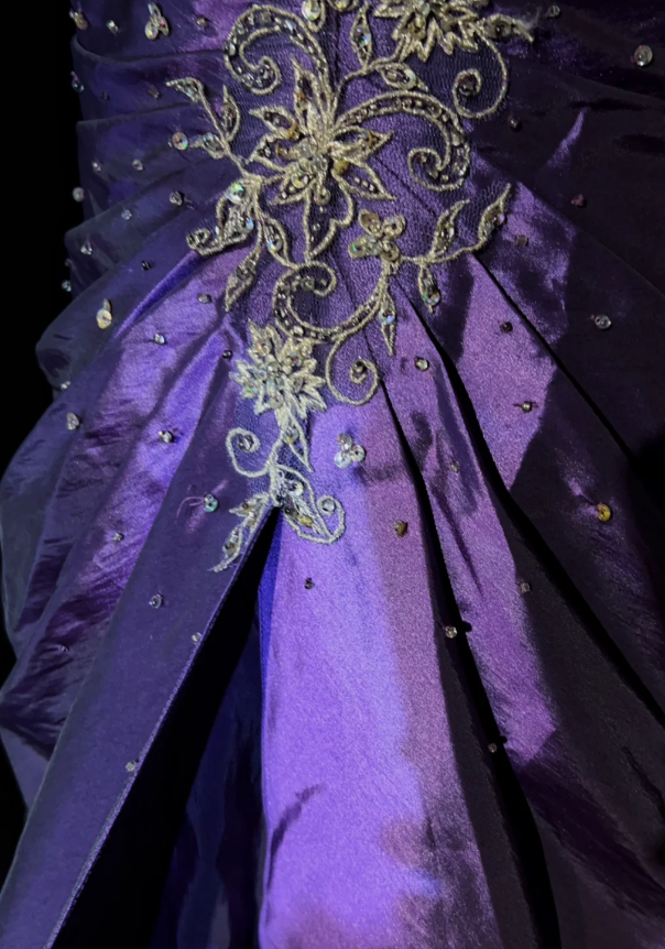 Chic  Strapless Sheath Long  Prom Dresses Applique Satin Purple Evening Gowns Sleeveless Formal Dresses ED05578