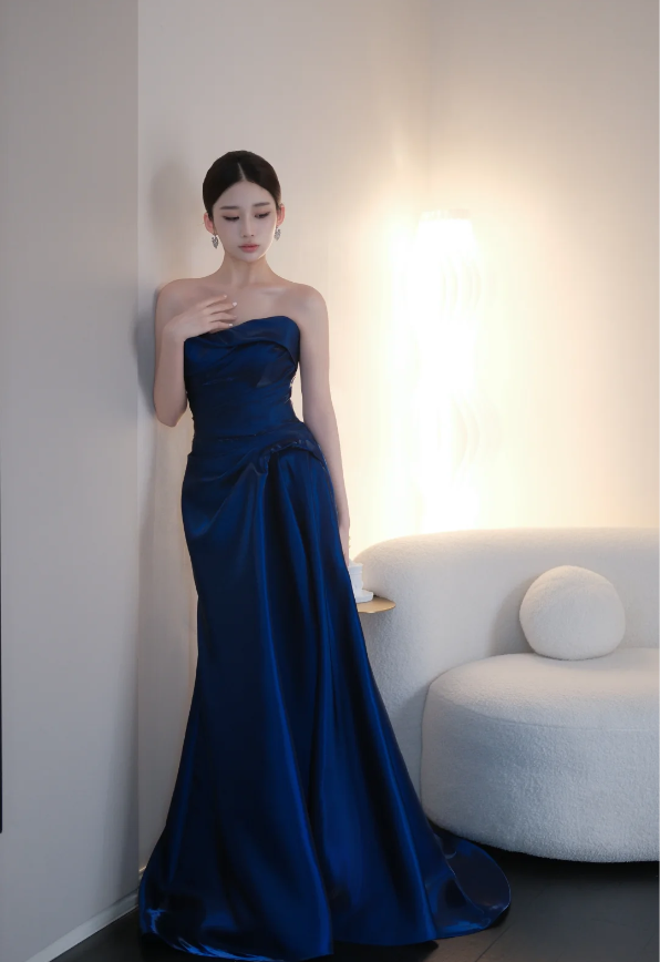 Glam Strapless Sheath Long Prom Dresses Satin Navy Blue Evening Gowns Sleeveless Formal Dresses  ED05588