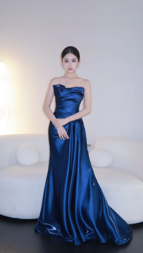 Glam Strapless Sheath Long Prom Dresses Satin Navy Blue Evening Gowns Sleeveless Formal Dresses  ED05588