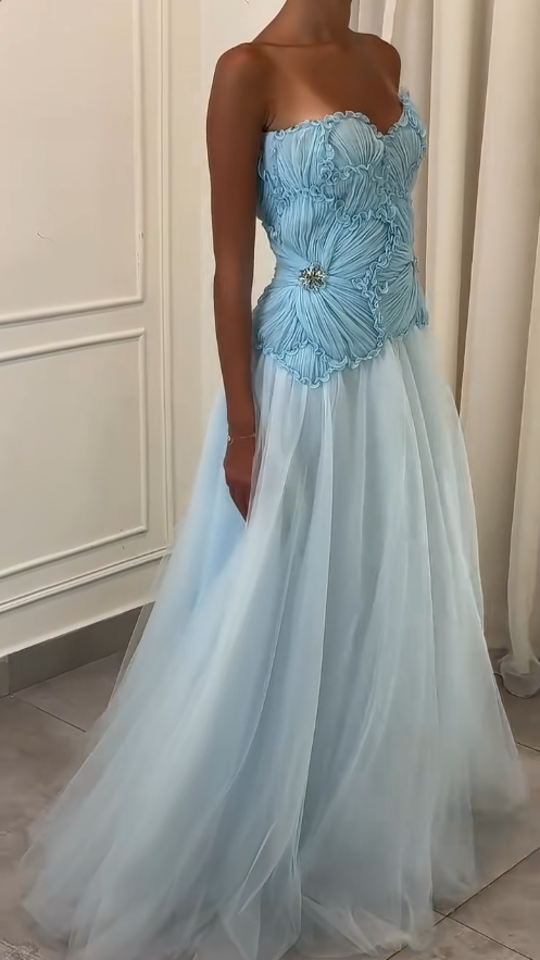 Glam Strapless A-line Long Prom Dresses Tulle Sky Blue Evening Gowns Sleeveless Formal Dresses ED05589