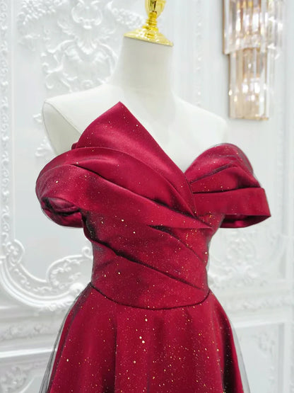 Robe de bal longue en satin et tulle bordeaux, coupe trapèze, épaules dénudées, ED056