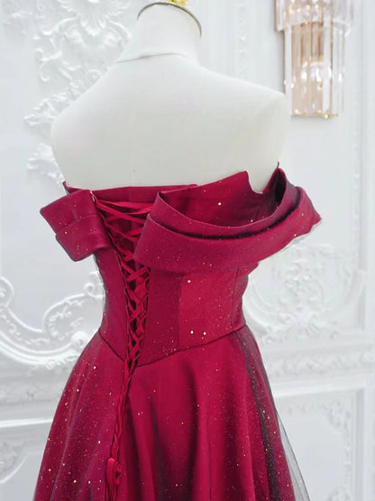 Robe de bal longue en satin et tulle bordeaux, coupe trapèze, épaules dénudées, ED056