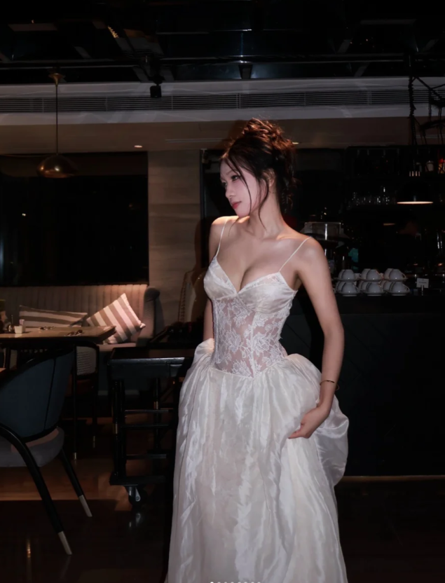 Cute Strapless A-Line Long Prom Dresses Lace Appliques White Birthday Dresses ED05616