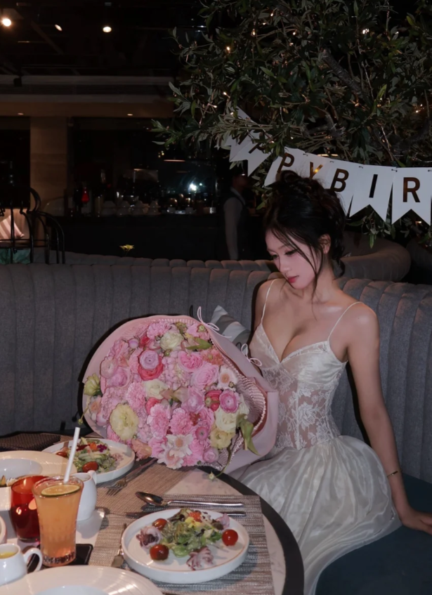 Cute Strapless A-Line Long Prom Dresses Lace Appliques White Birthday Dresses ED05616