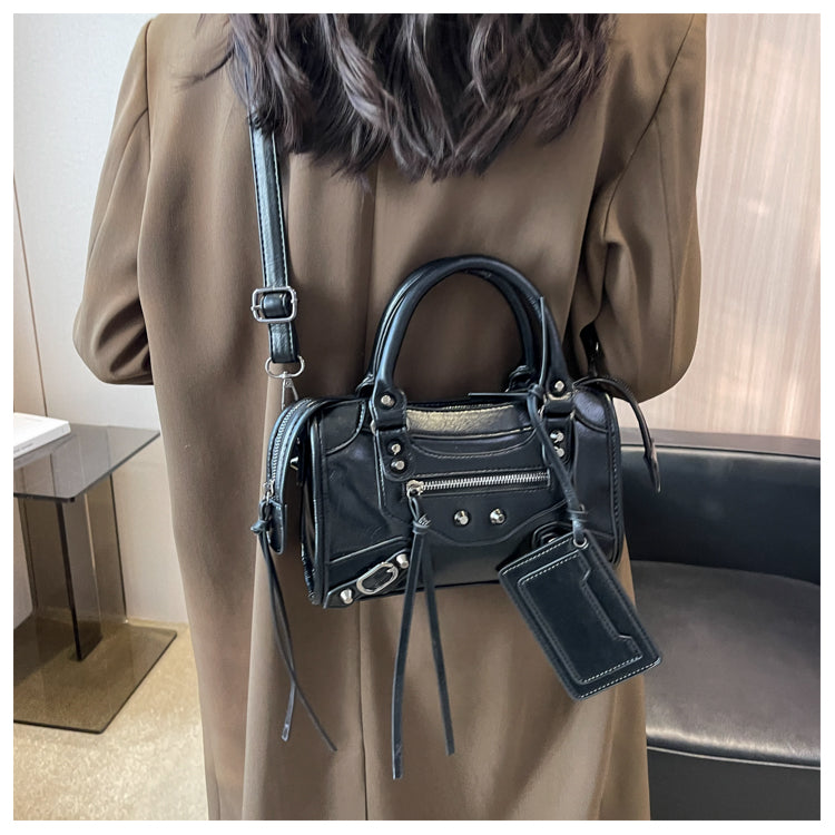 Nieten-Unterarm-Schulter-Umhängetasche Millennial Spice Girl Motorradtasche ED0562