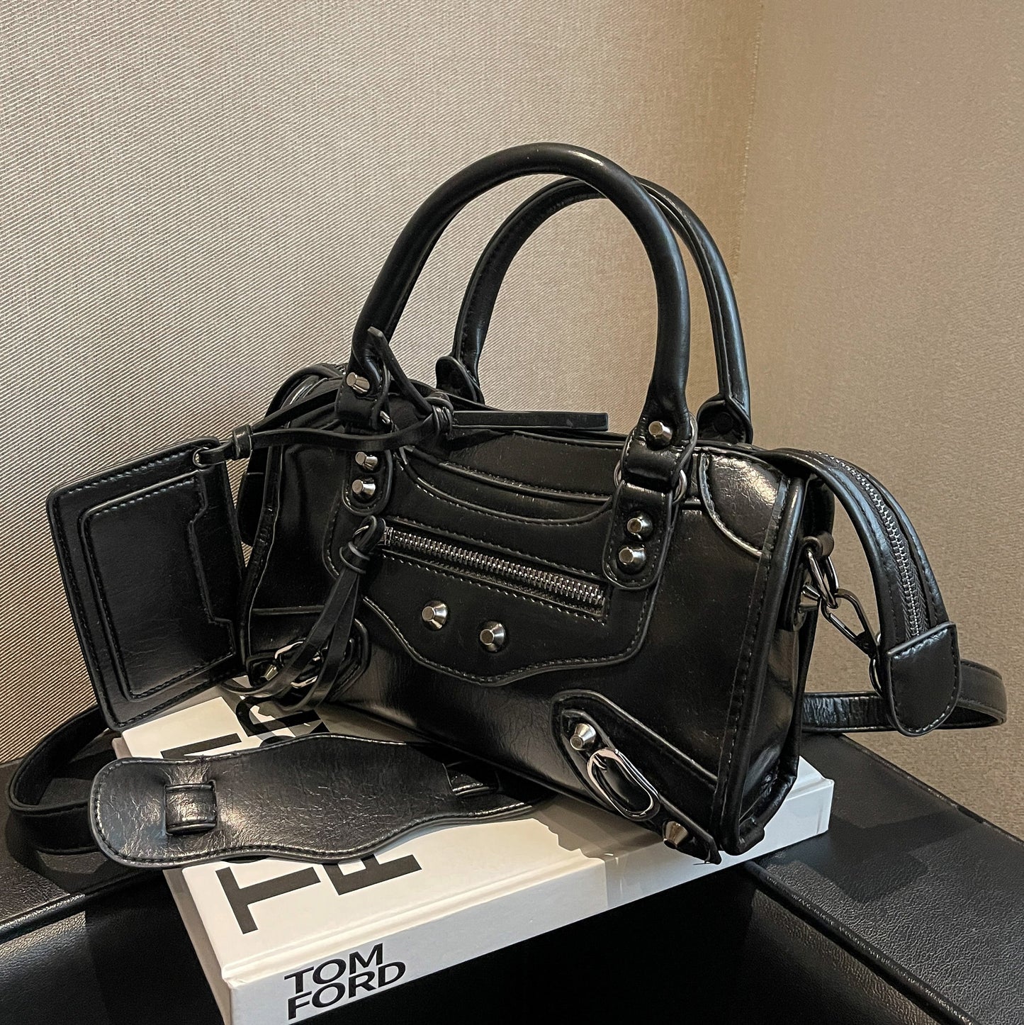 Nieten-Unterarm-Schulter-Umhängetasche Millennial Spice Girl Motorradtasche ED0562