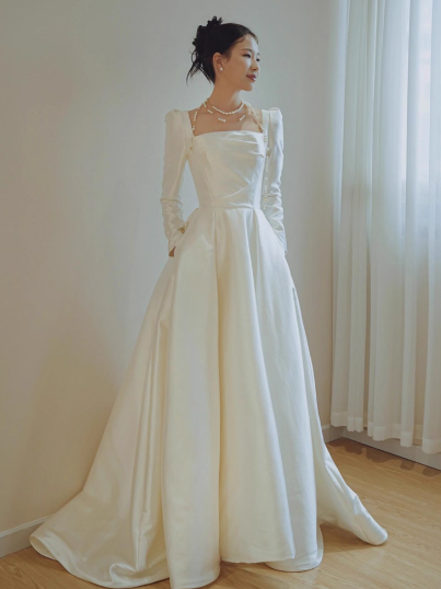 Simple Square Neck A-Line Long Wedding Dresses Satin White Bridal Gowns Long Sleeves Bridal Dresses ED05677