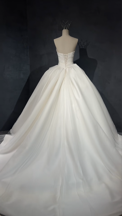 Simple Strapless A-Line Long Wedding Dresses Satin White Bridal Gowns Sleeveless Bridal Dresses ED05678