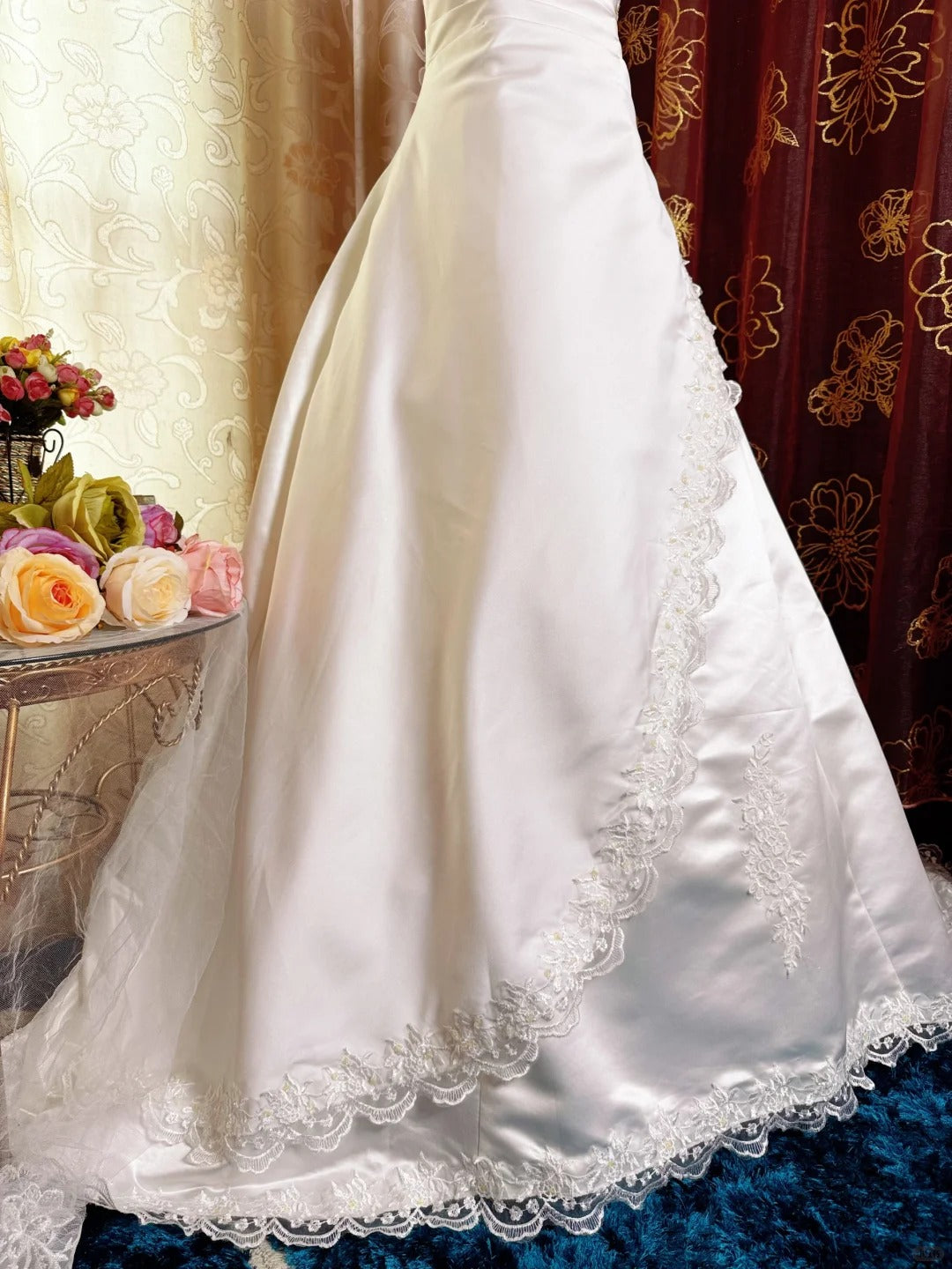 Vintage Halter A-Line Long Wedding Dresses Satin Appliques White Bridal Gowns Sleeveless Bridal Dresses ED05680