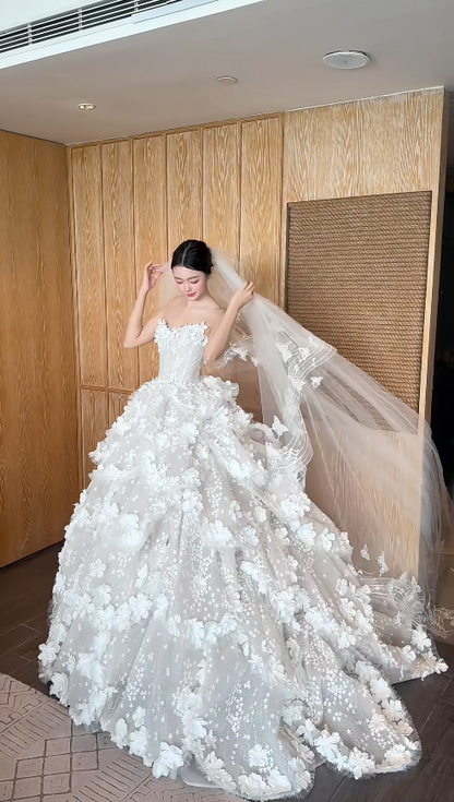 Gorgeous Strapless A-Line Long Wedding Dresses Tulle Appliques White Bridal Gowns Sleeveless Bridal Dresses ED05681