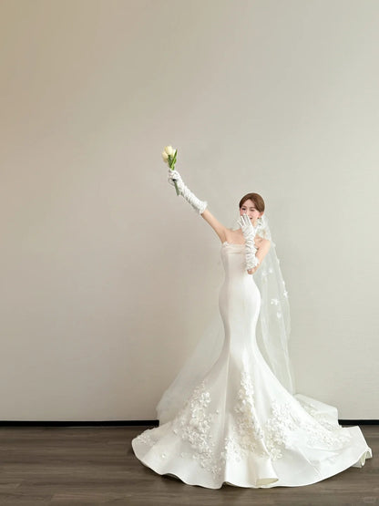 Gorgeous Strapless Mermaid Long Wedding Dresses Satin Applique White Bridal Gowns Sleeveless Bridal Dresses ED05682