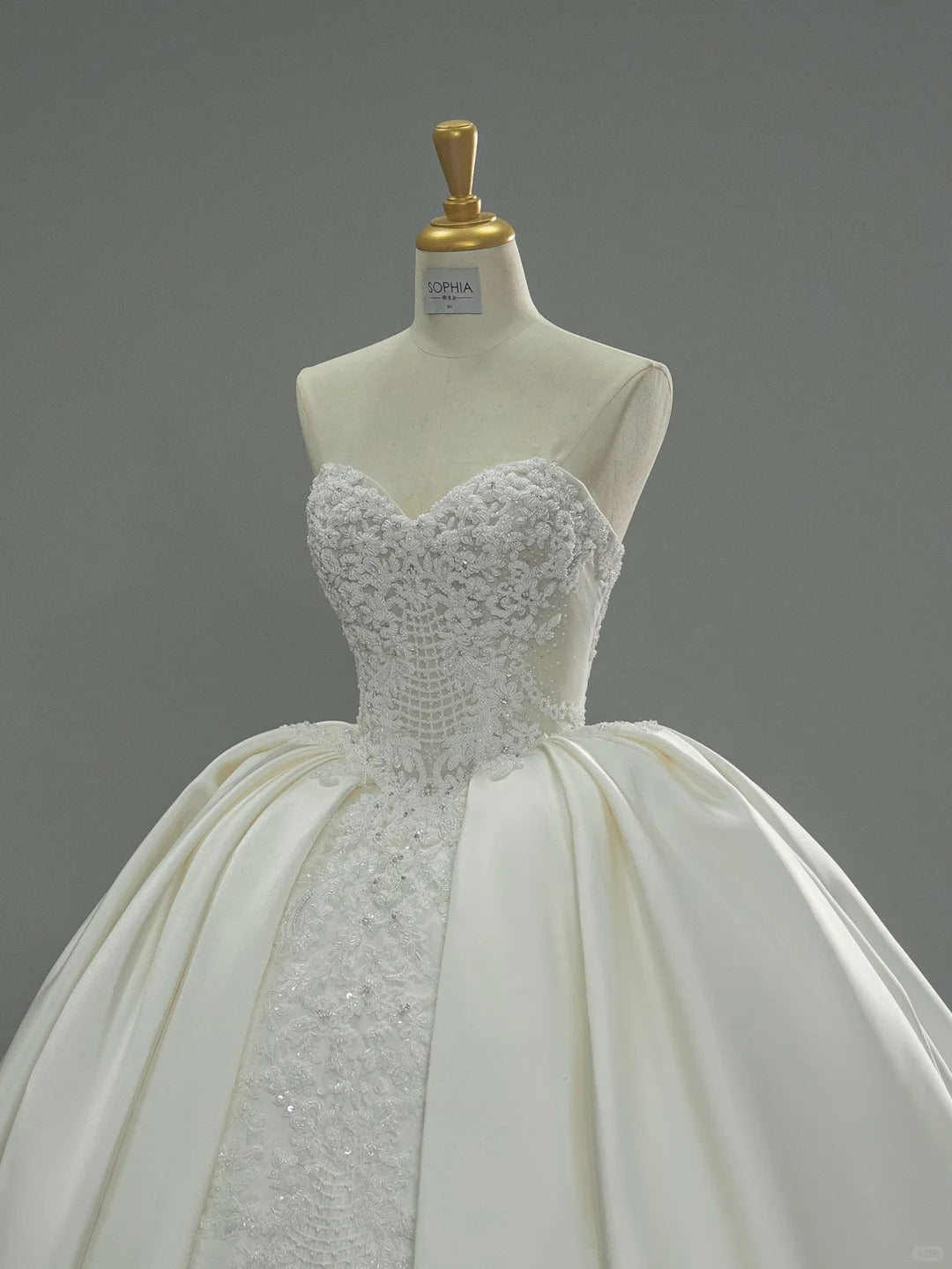 Gorgeous Sweetheart Neck Ball Gown Long Wedding Dresses Satin Applique White Bridal Gowns Sleeveless Bridal Dresses ED05683