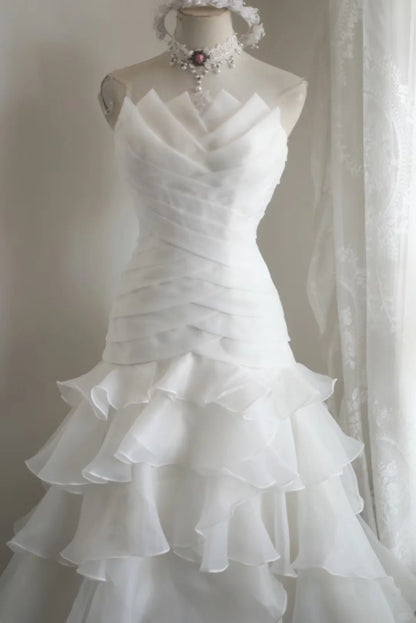 Gorgeous Strapless A-Line Long Wedding Dresses Tulle White Bridal Gowns Sleeveless Bridal Dresses ED05684