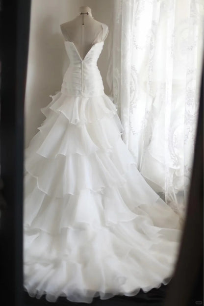 Gorgeous Strapless A-Line Long Wedding Dresses Tulle White Bridal Gowns Sleeveless Bridal Dresses ED05684