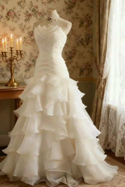 Gorgeous Strapless A-Line Long Wedding Dresses Tulle White Bridal Gowns Sleeveless Bridal Dresses ED05684