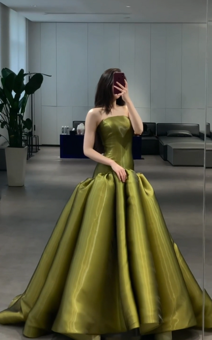 Elegant Strapless Ball Gown Long Prom Dresses Satin Green Evening Gowns Sleeveless Green Christmas Dresses ED05689