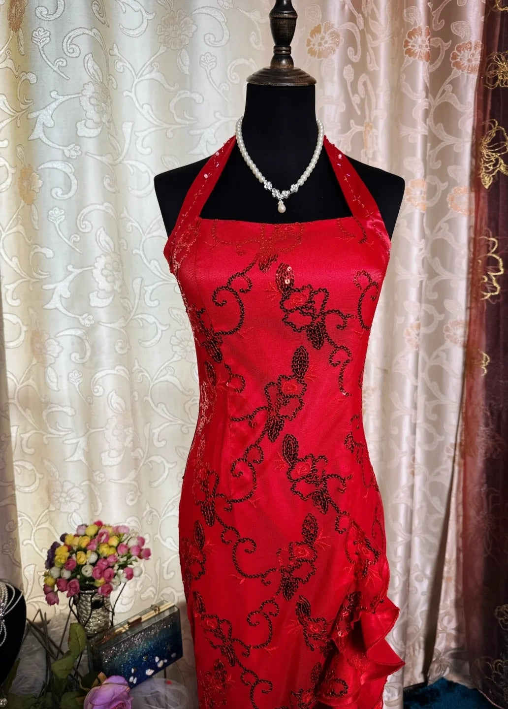 Gorgeous Red Sheath Long Prom Dresses Halter Beaded Satin Evening Gowns Sleeveless Birthday Dresses ED05718