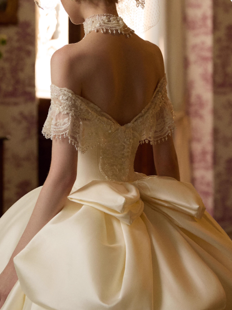 Elegant Ball Gown White Long Wedding Dresses Satin Off-shoulder Bridal Dresses Short Sleeves Bridal Gowns ED05742