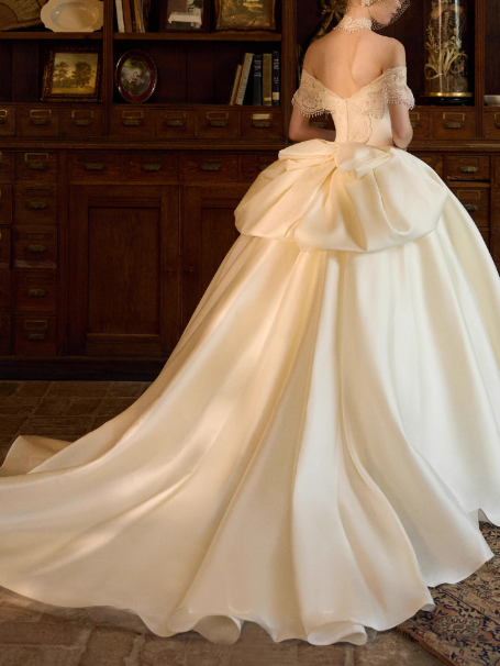 Elegant Ball Gown White Long Wedding Dresses Satin Off-shoulder Bridal Dresses Short Sleeves Bridal Gowns ED05742