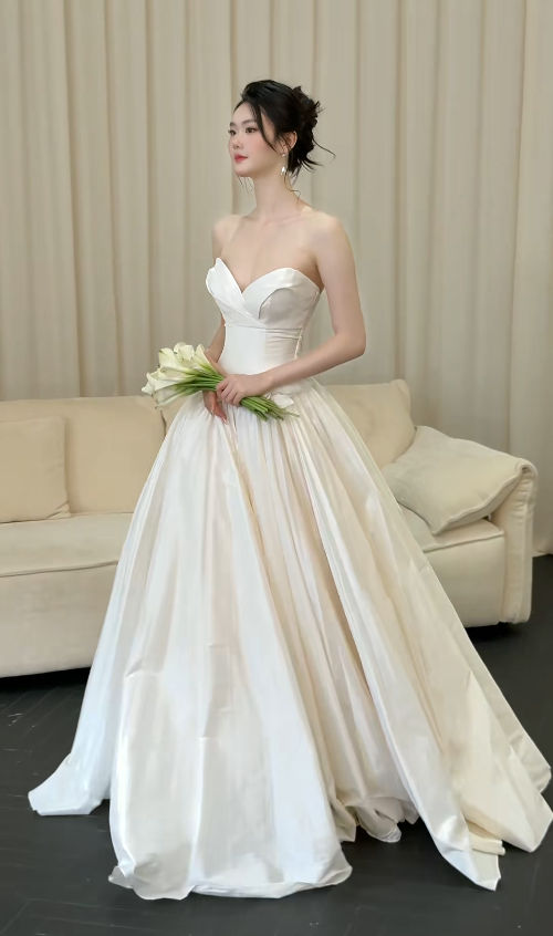 Elegant A-Line White Long Wedding Dresses Satin Sweetheart Bridal Dresses Sleeveless Bridal Gowns ED05743