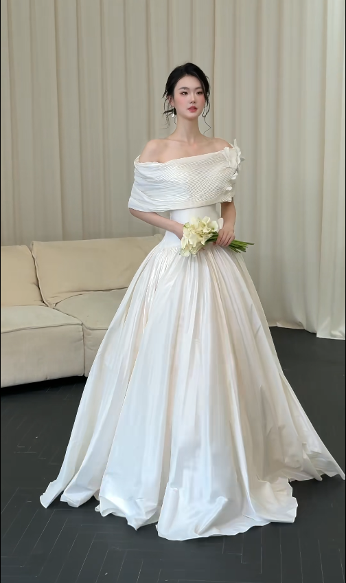 Elegant A-Line White Long Wedding Dresses Satin Sweetheart Bridal Dresses Sleeveless Bridal Gowns ED05743