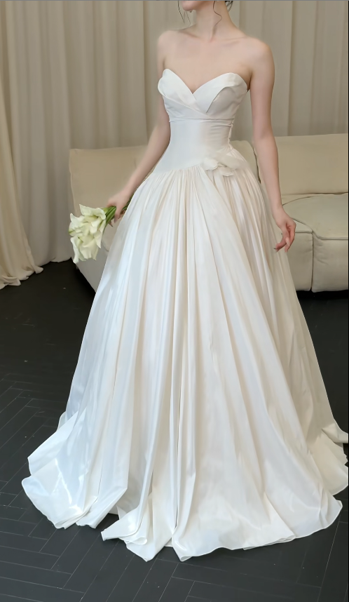 Elegant A-Line White Long Wedding Dresses Satin Sweetheart Bridal Dresses Sleeveless Bridal Gowns ED05743