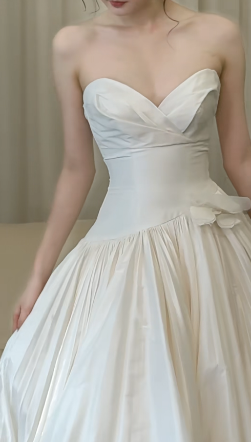 Elegant A-Line White Long Wedding Dresses Satin Sweetheart Bridal Dresses Sleeveless Bridal Gowns ED05743