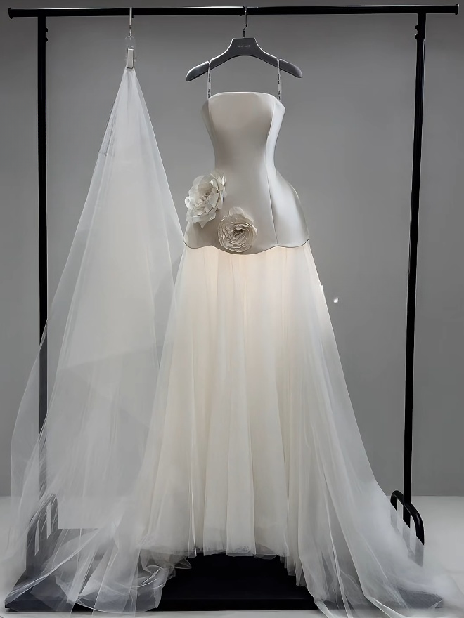 Luxury Strapless A-Line Long Wedding Dresses Tulle Satin White Bridal Gowns Sleeveless Bridal Dresses ED05769