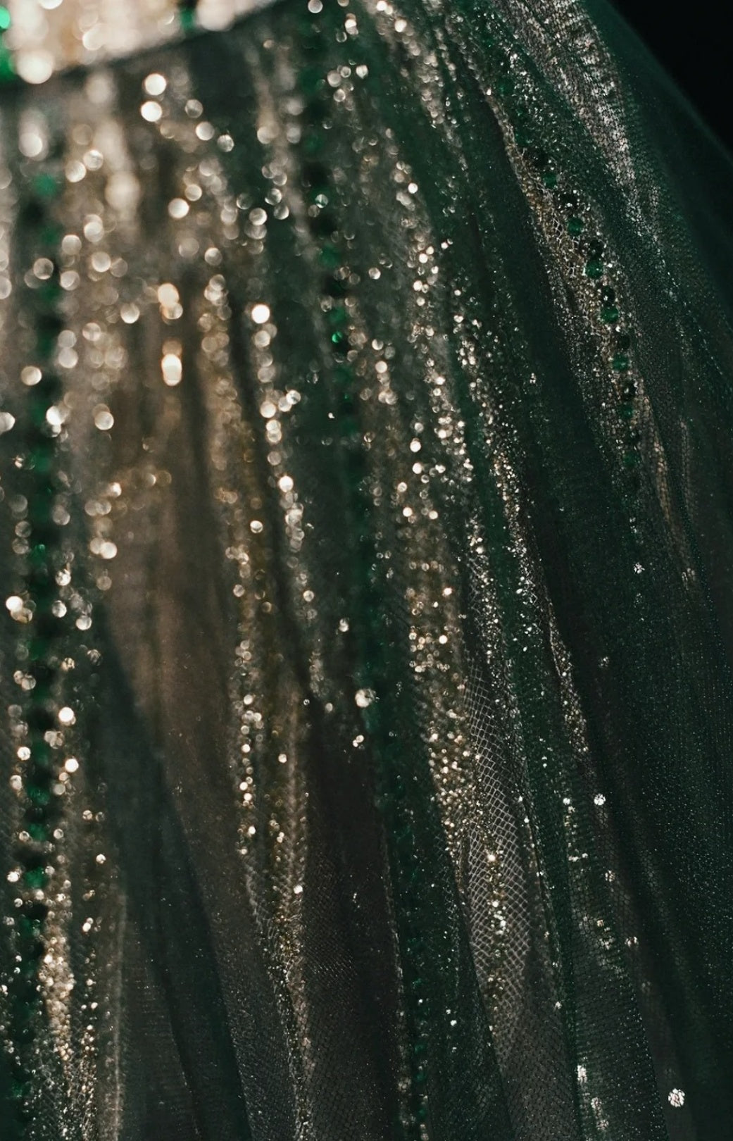 Fairy Green A-Line Long Prom Dresses Sequins Tulle V-neck Evening Dresses Sleeveless Formal Dresses ED05838