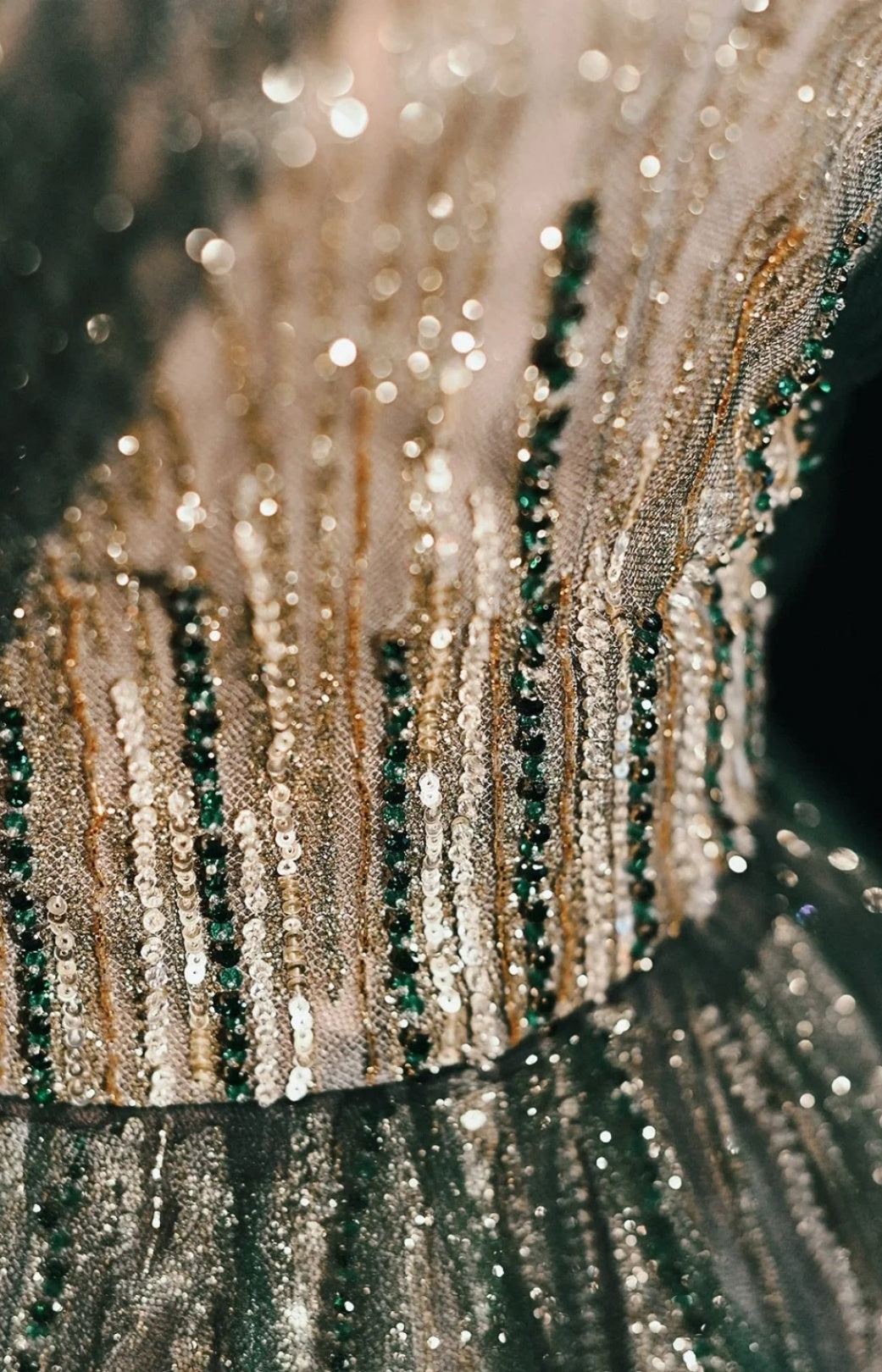 Fairy Green A-Line Long Prom Dresses Sequins Tulle V-neck Evening Dresses Sleeveless Formal Dresses ED05838