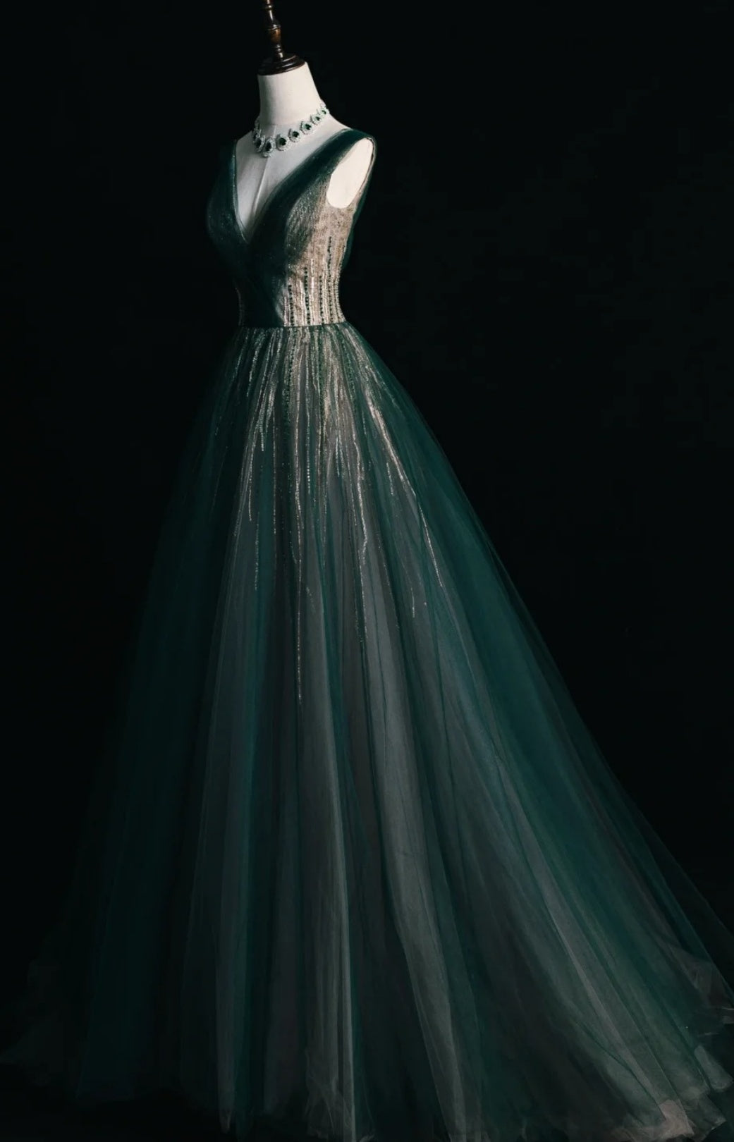 Fairy Green A-Line Long Prom Dresses Sequins Tulle V-neck Evening Dresses Sleeveless Formal Dresses ED05838