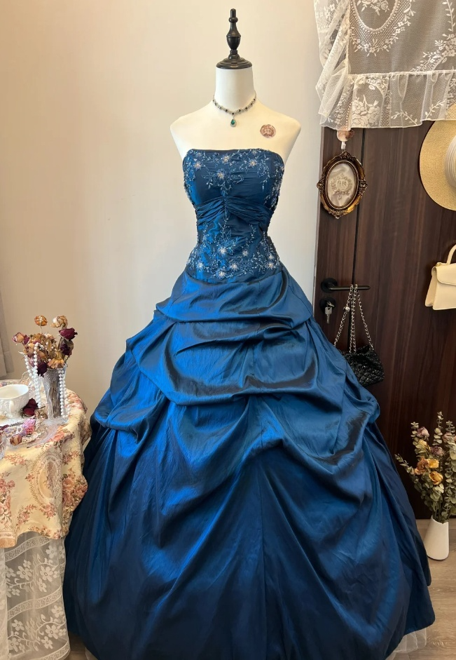 Retro Blue Ball Gown Long Prom Dresses Satin Beaded Strapless Quinceanera Dresses Sweet 16 Dresses ED05860