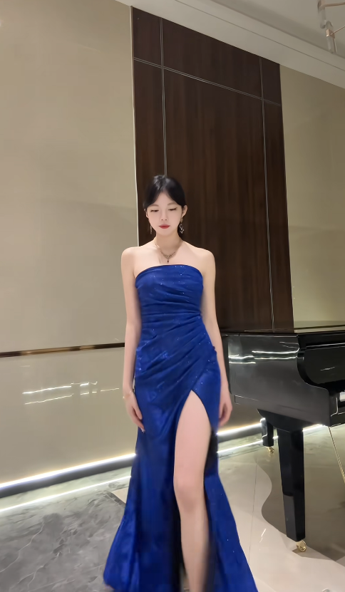 Chic Royal Blue Sheath Long Prom Dresses Glitter Satin Strapless Evening Dresses Sleeveless Formal Dresses with Slits ED05870