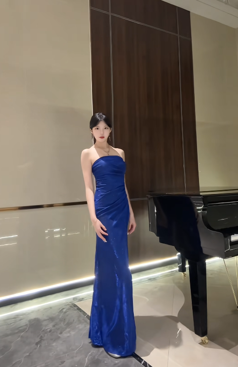 Chic Royal Blue Sheath Long Prom Dresses Glitter Satin Strapless Evening Dresses Sleeveless Formal Dresses with Slits ED05870