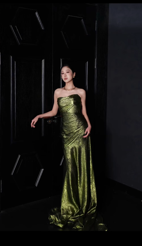 Glam Green Sheath Long Prom Dresses Sequins Strapless Evening Dresses Sleeveless Formal Dresses ED05873