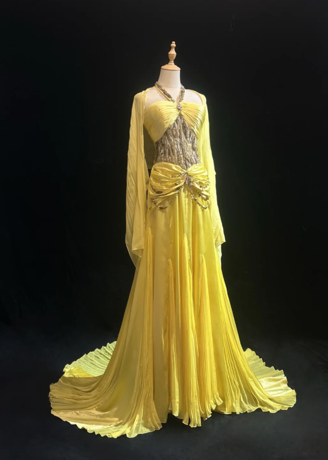 Gorgeous Yellow Sheath Long Prom Dresses Satin Beaded Halter Evening Dresses Sleeveless Formal Dresses ED05877