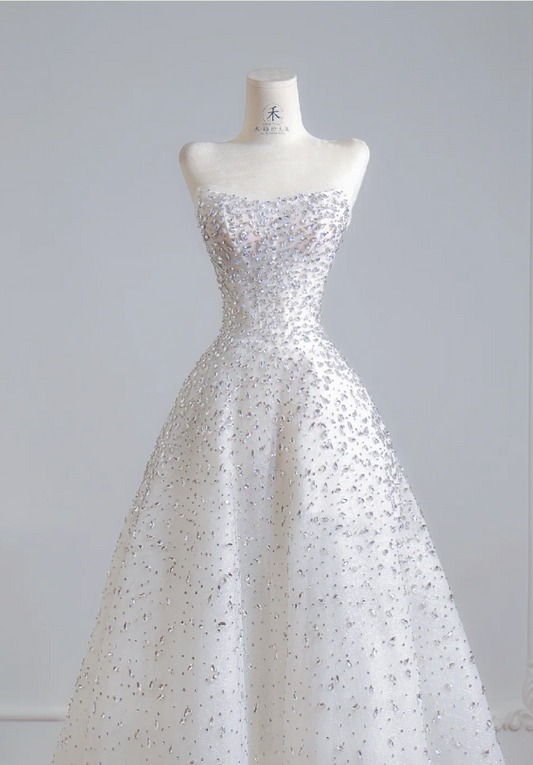 Modest Strapless A-Line Long Wedding Dresses Rhinstones Tulle White Bridal Dresses Sleeveless Bridal Gowns ED05893