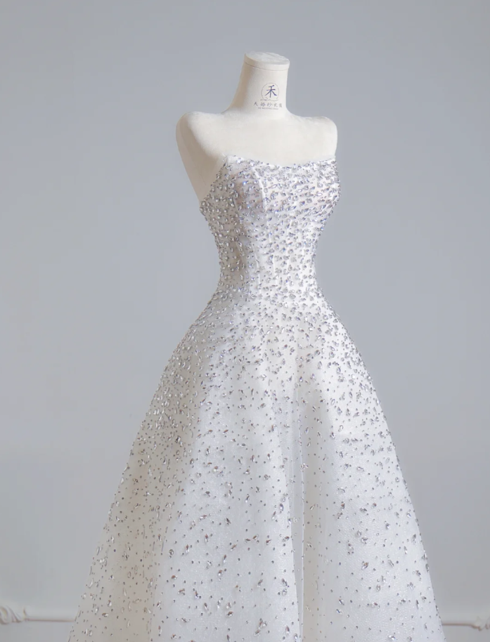 Modest Strapless A-Line Long Wedding Dresses Rhinstones Tulle White Bridal Dresses Sleeveless Bridal Gowns ED05893