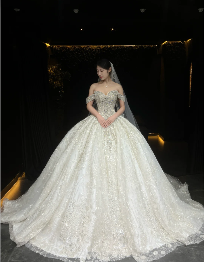 Modest Off-shoulder Ball Gown Long Wedding Dresses Rhinstones Tulle White Bridal Dresses Sleeveless Bridal Gowns ED05894