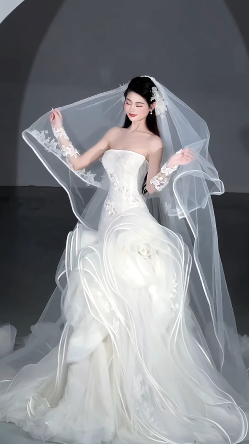 Luxury Strapless Ball Gown Long Wedding Dresses Tulle White Bridal Dresses Sleeveless Bridal Gowns ED05895