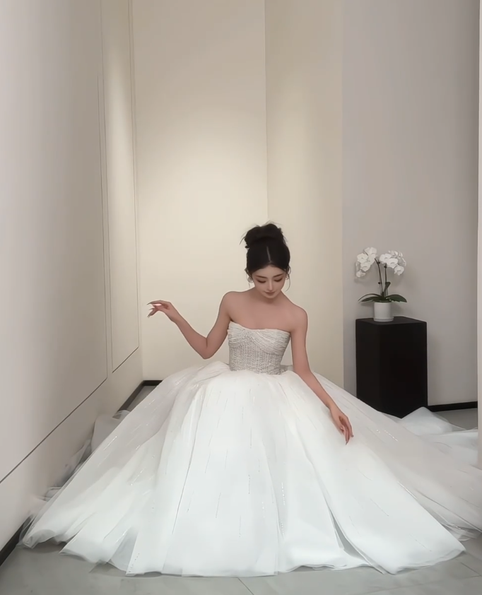 Luxury Strapless A-Line Long Wedding Dresses Beaded Tulle White Bridal Dresses Sleeveless Bridal Gowns ED05896