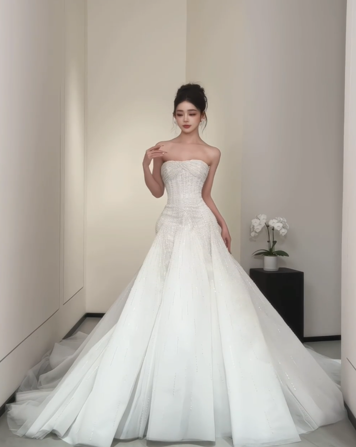 Luxury Strapless A-Line Long Wedding Dresses Beaded Tulle White Bridal Dresses Sleeveless Bridal Gowns ED05896