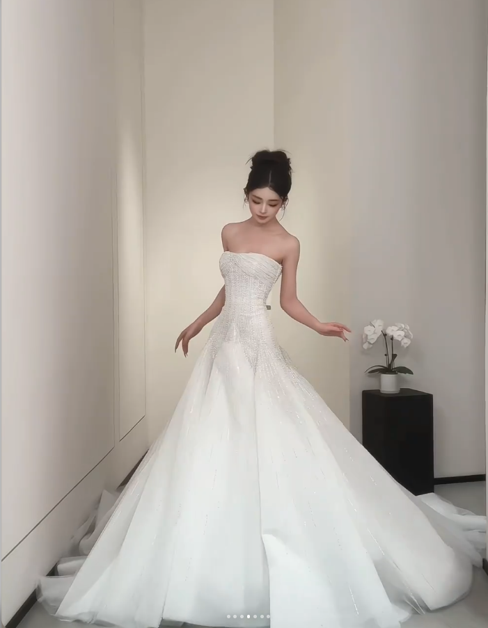 Luxury Strapless A-Line Long Wedding Dresses Beaded Tulle White Bridal Dresses Sleeveless Bridal Gowns ED05896