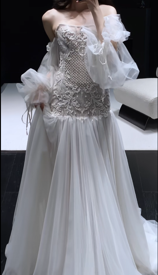 Luxury Strapless Sheath Long Wedding Dresses Beaded Tulle White Bridal Dresses Sleeveless Bridal Gowns ED05898