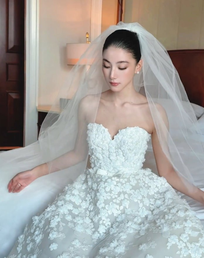 Luxury Sweetheart A-Line Long Wedding Dresses Appliques Tulle White Bridal Dresses Sleeveless Bridal Gowns ED05900