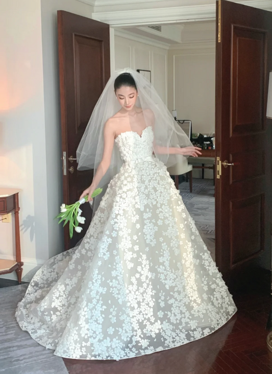 Luxury Sweetheart A-Line Long Wedding Dresses Appliques Tulle White Bridal Dresses Sleeveless Bridal Gowns ED05900