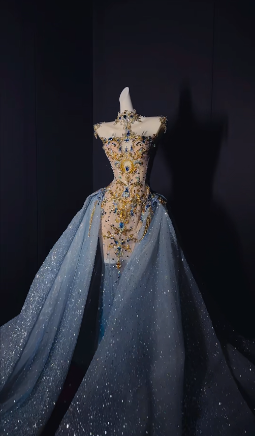 Simple Sheath Blue Long Prom Dresses Beaded Tulle Halter Evening Dresses Sleeveless Birthday Dresses ED05910