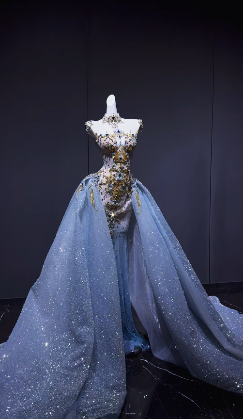 Simple Sheath Blue Long Prom Dresses Beaded Tulle Halter Evening Dresses Sleeveless Birthday Dresses ED05910